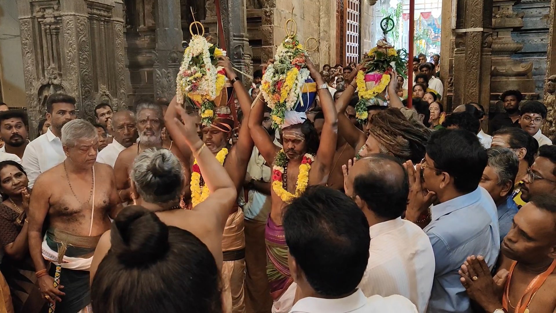 மீனாட்சி சுந்தரேசுவரர் திருக்கோயில்.வீரவசந்தராயர் மண்டபம் பிரதிஷ்டை
