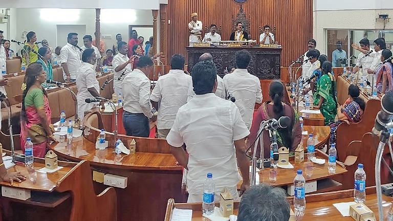 ரூ.2000 கோடி முறைகேடு செய்து சம்பாதித்ததாகச் சொல்லும் அமைச்சர் நிர்மல் குமார்,&hellip;